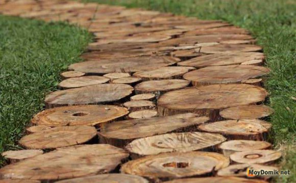 Как сделать дорожку из спилов дерева – строим красивую и функциональную тропинку на даче