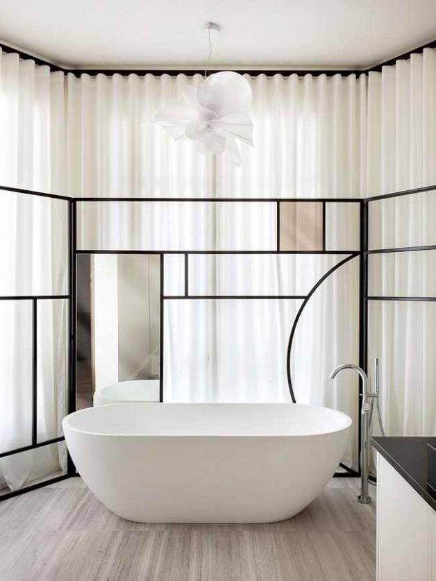 Интерьер ванной с окном в скандинавском стиле